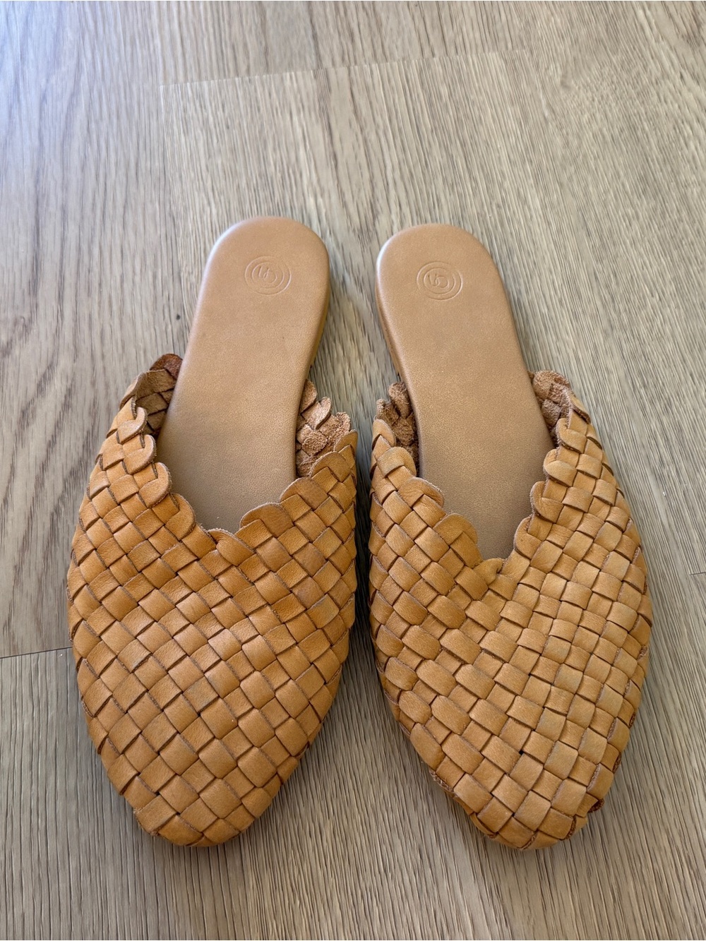 Urban Outfitters Beige Leather Woven Slides Size 8